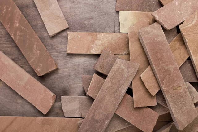 Ile kosztuje położenie kamienia dekoracyjnego? Sprawdź ceny i porady Ile kosztuje położenie kamienia dekoracyjnego? Sprawdź ceny i porady